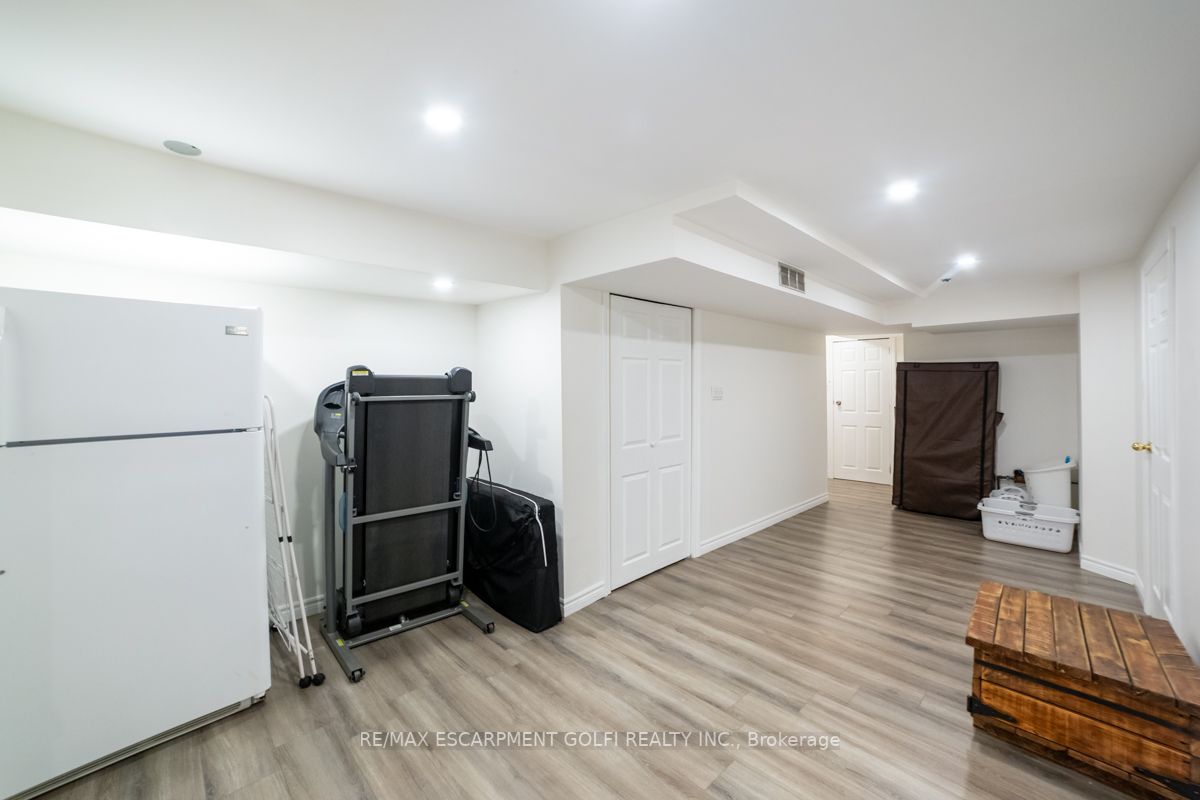 283 Macintosh Dr