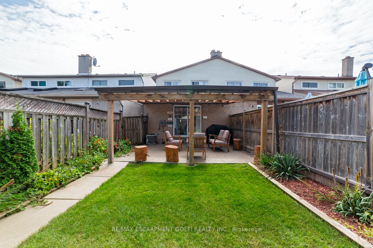 283 Macintosh Dr