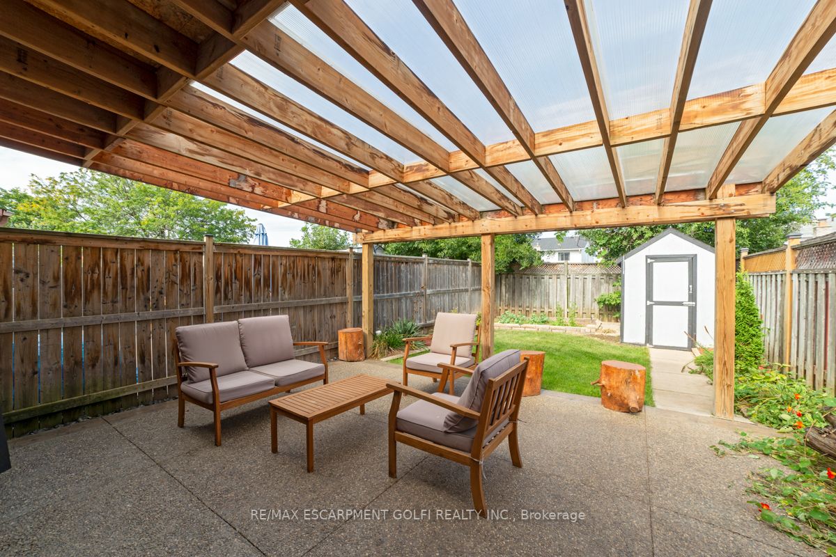 283 Macintosh Dr