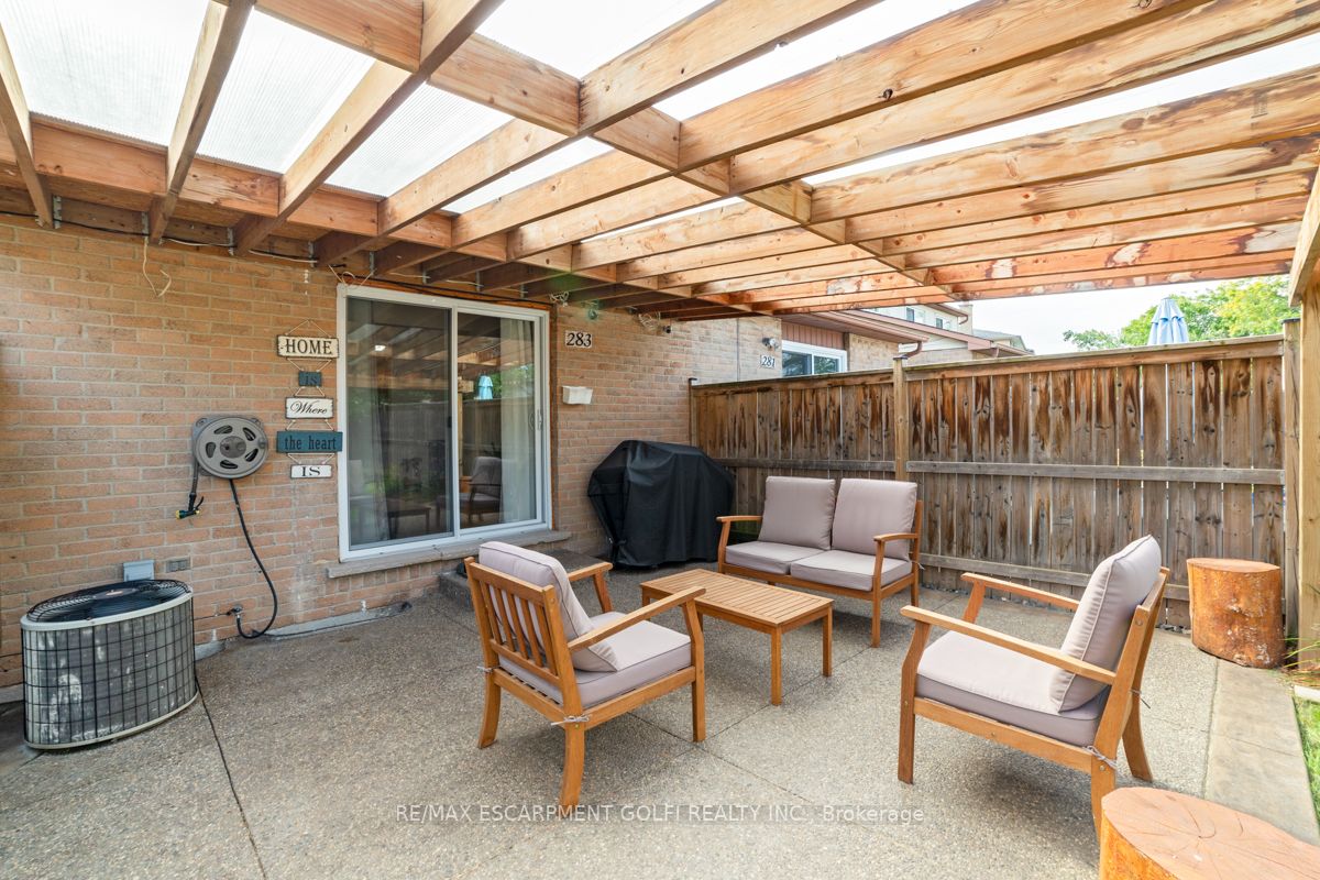 283 Macintosh Dr