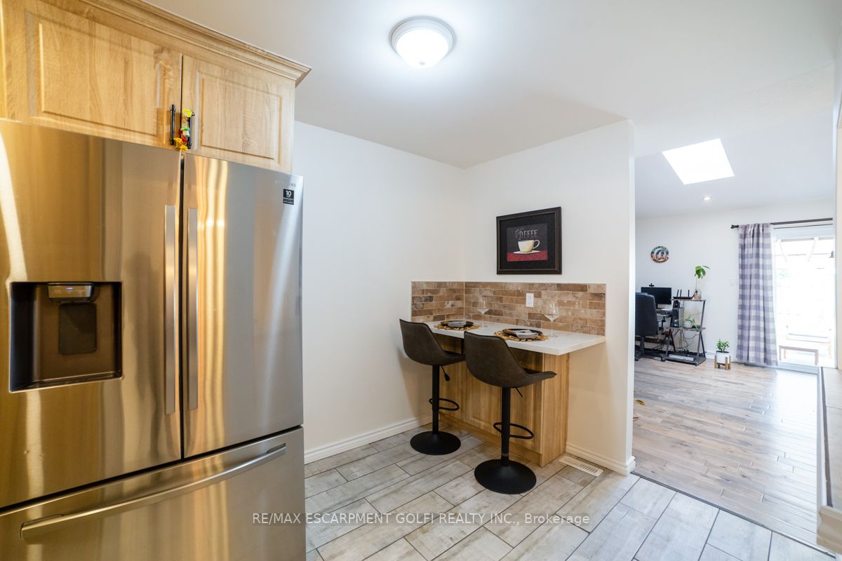 283 Macintosh Dr