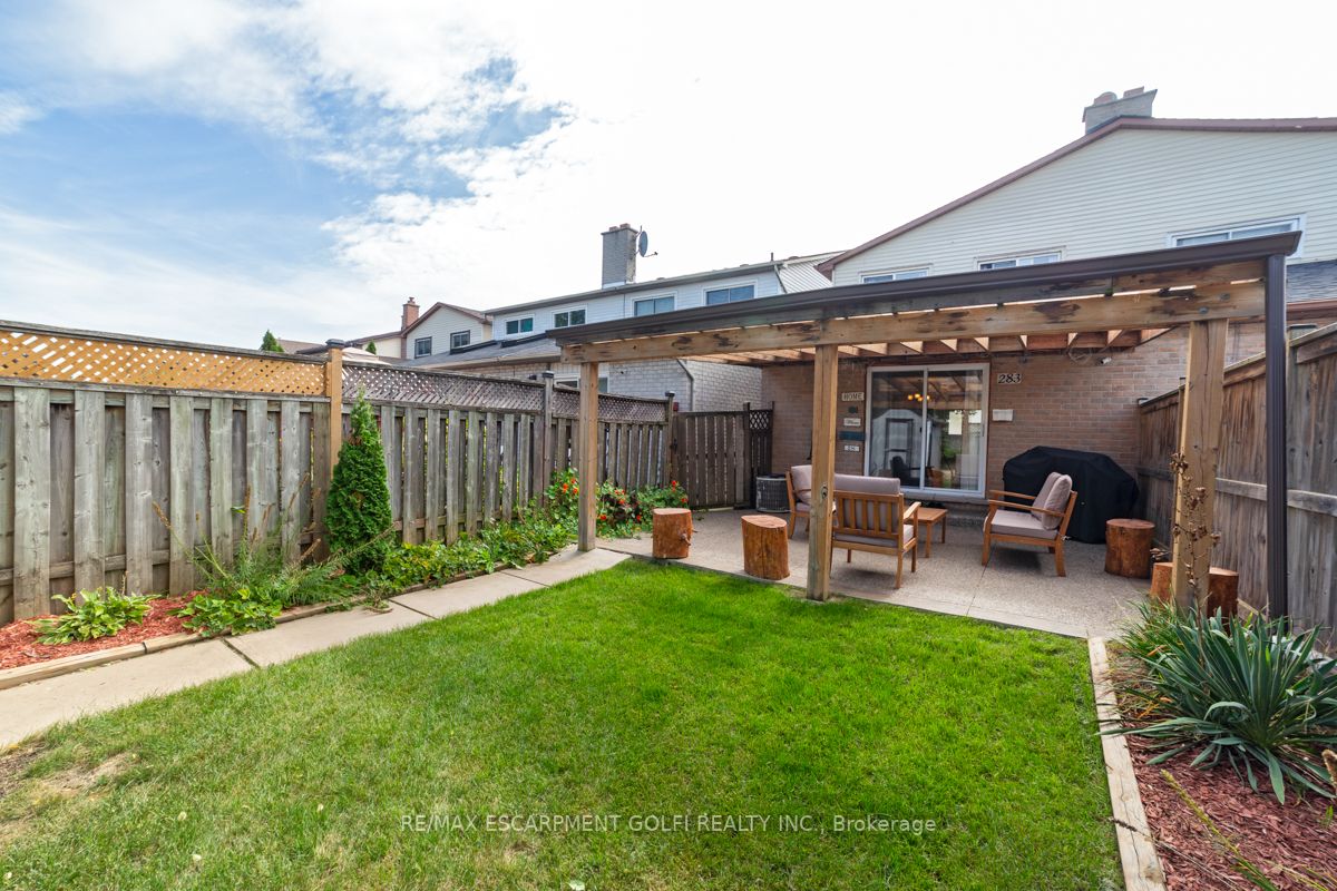 283 Macintosh Dr