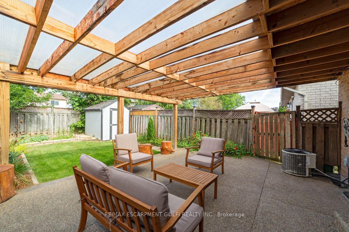 283 Macintosh Dr