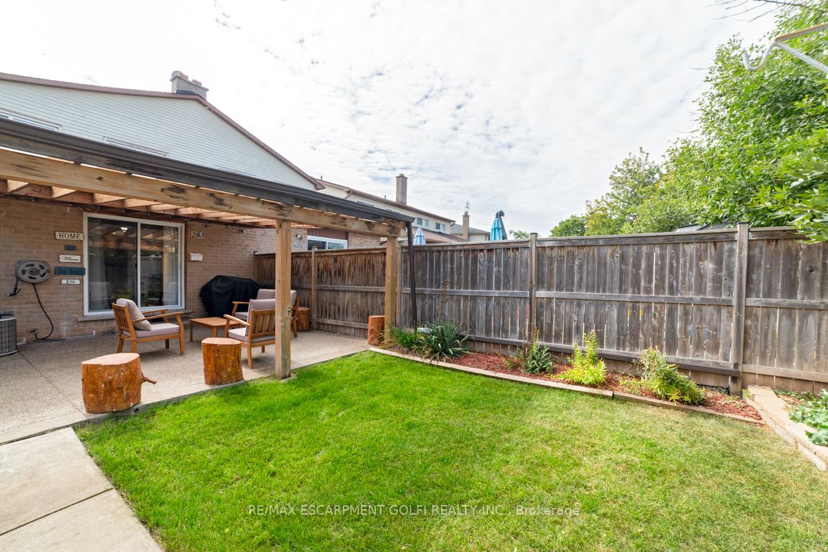 283 Macintosh Dr