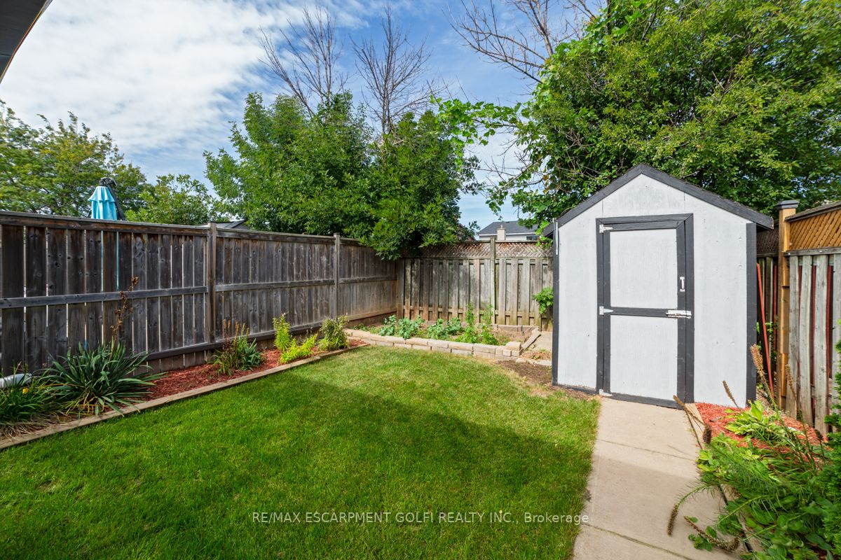 283 Macintosh Dr