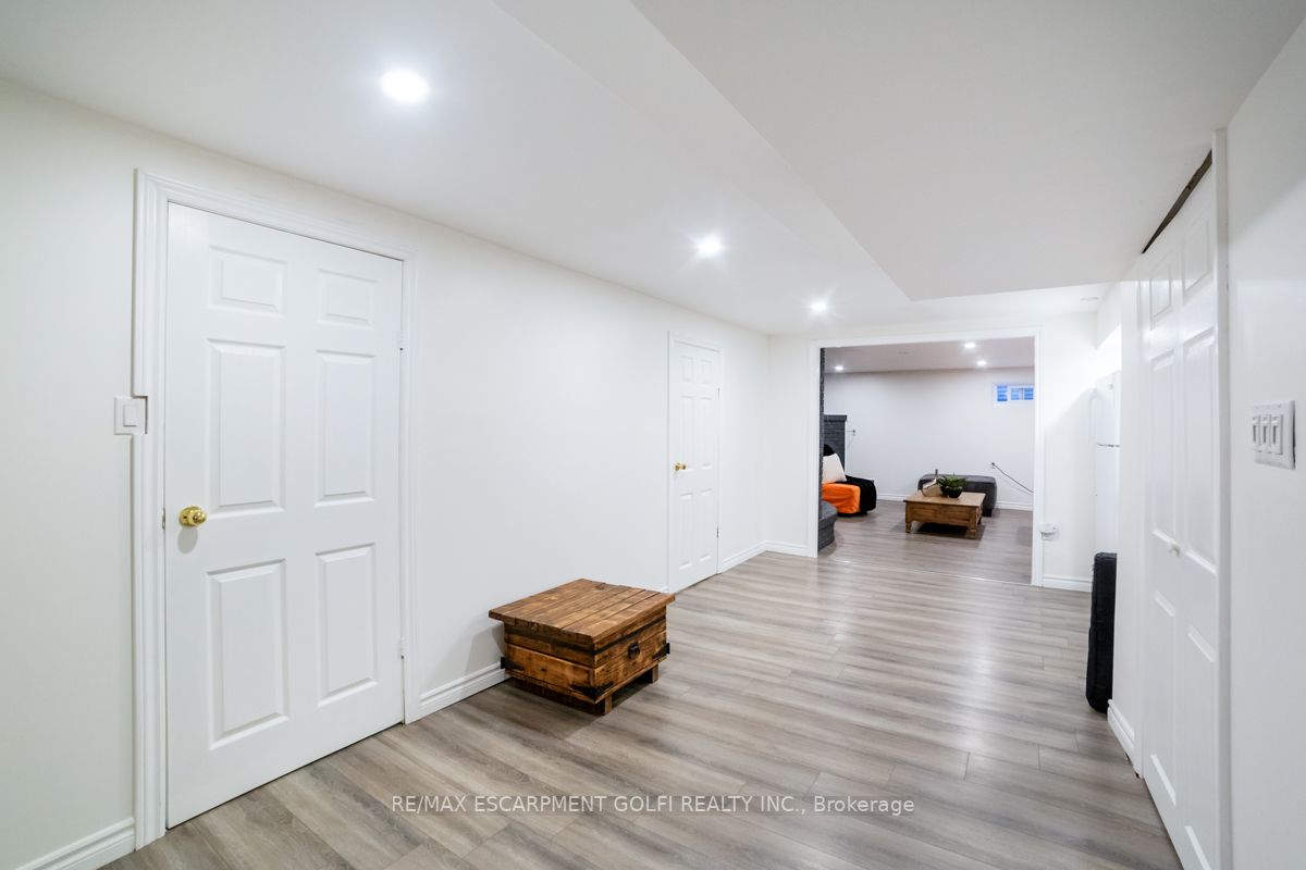 283 Macintosh Dr
