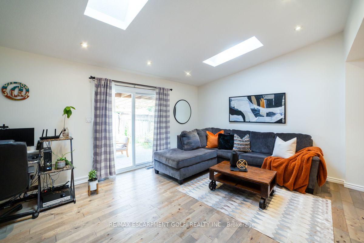 283 Macintosh Dr
