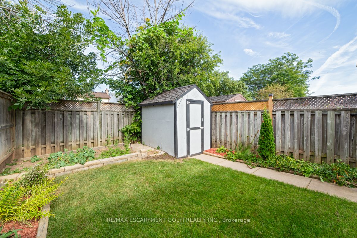 283 Macintosh Dr