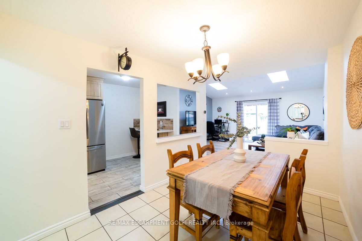 283 Macintosh Dr