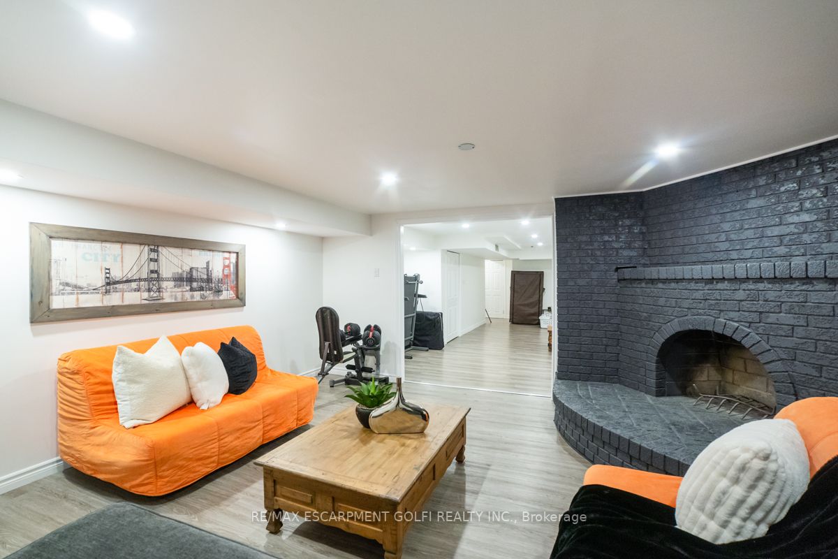 283 Macintosh Dr