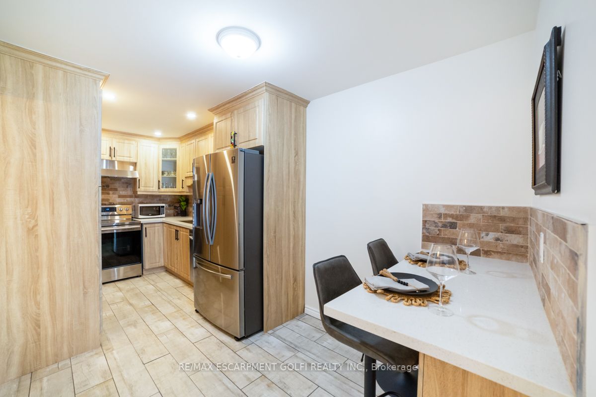 283 Macintosh Dr