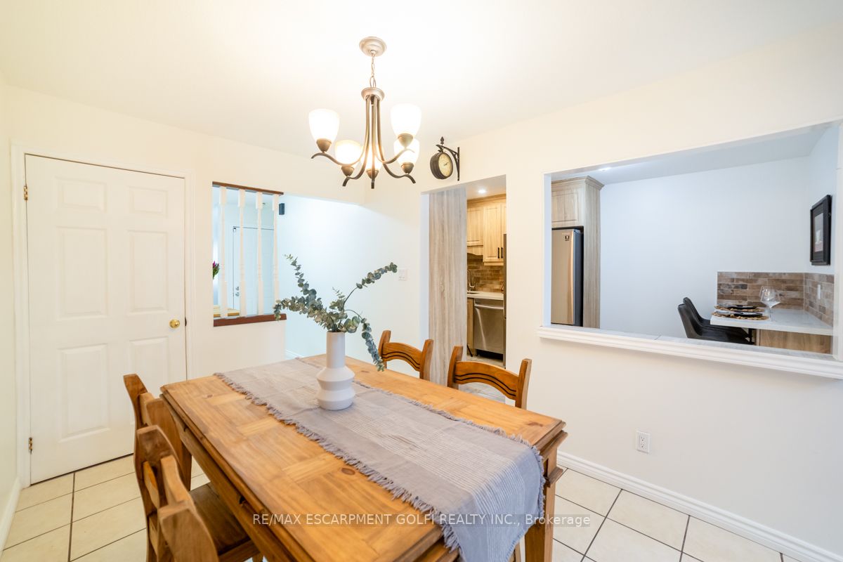 283 Macintosh Dr