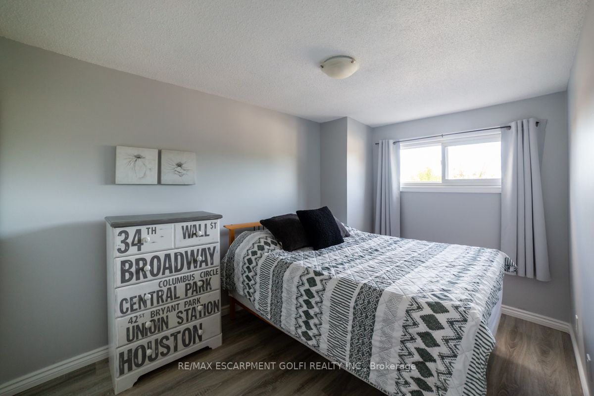283 Macintosh Dr