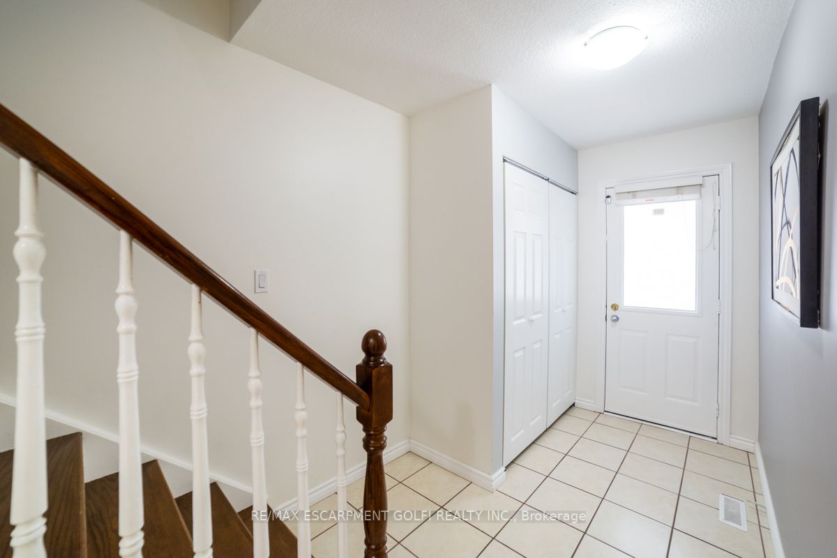 283 Macintosh Dr