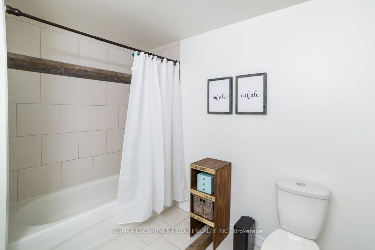 283 Macintosh Dr