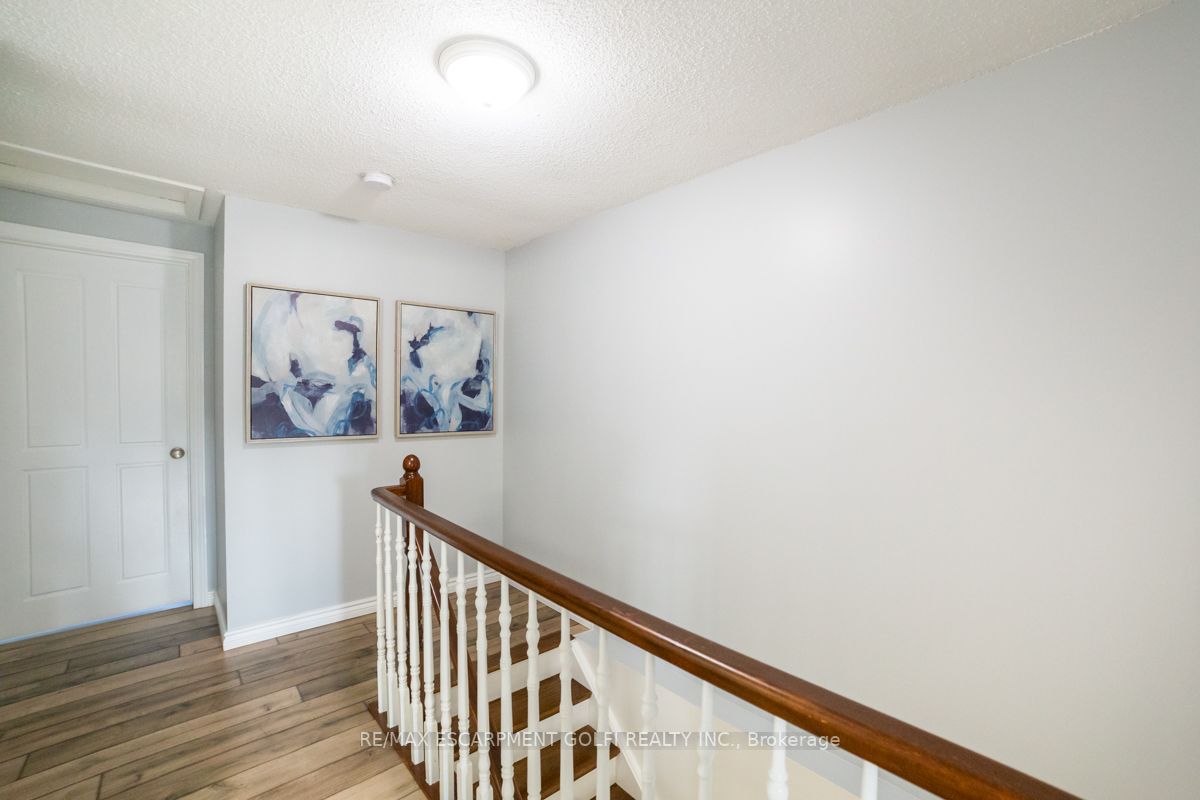 283 Macintosh Dr
