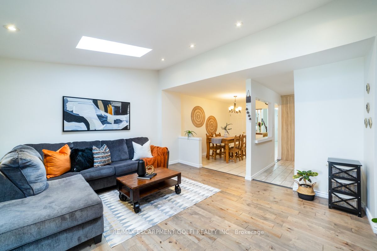 283 Macintosh Dr
