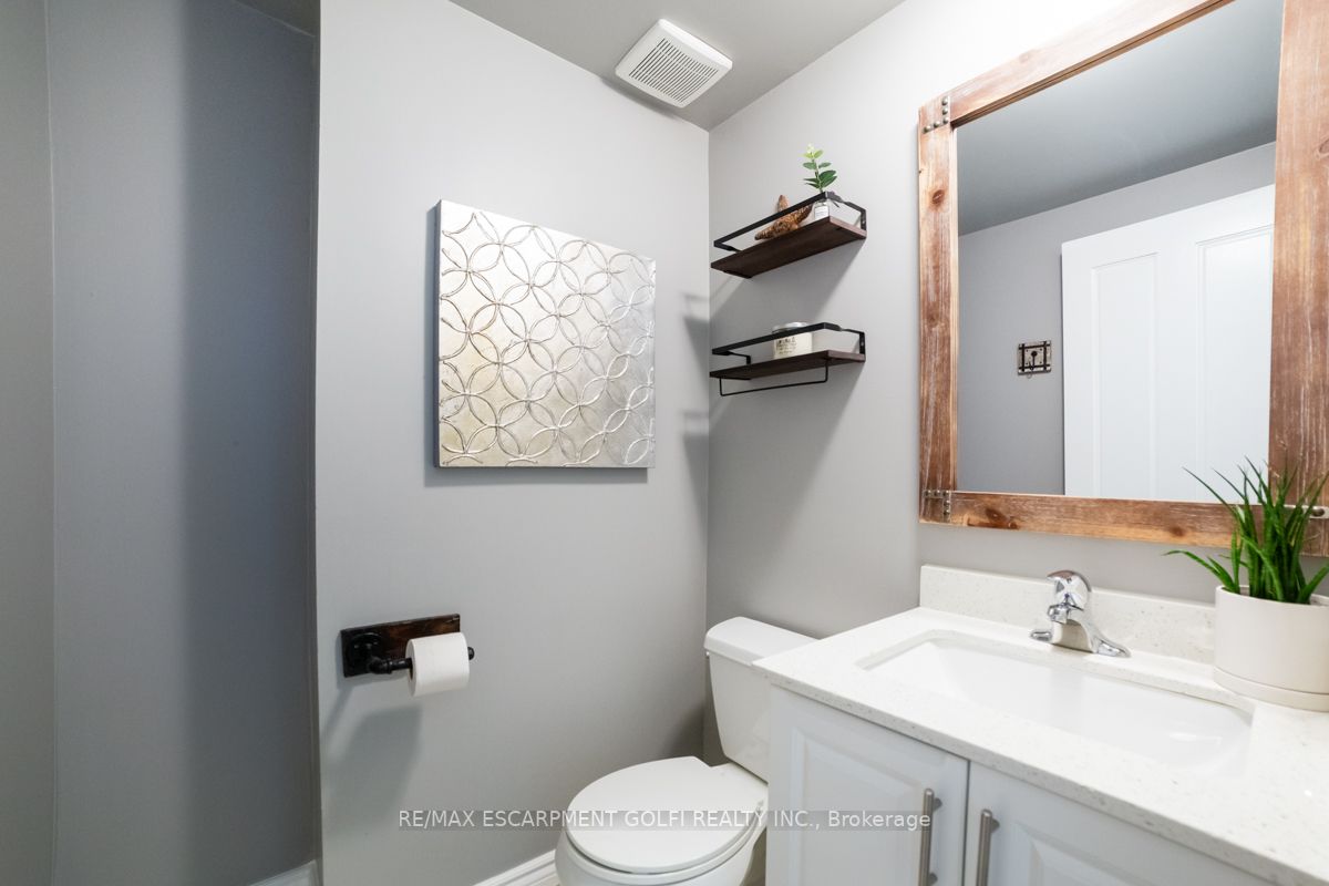 283 Macintosh Dr