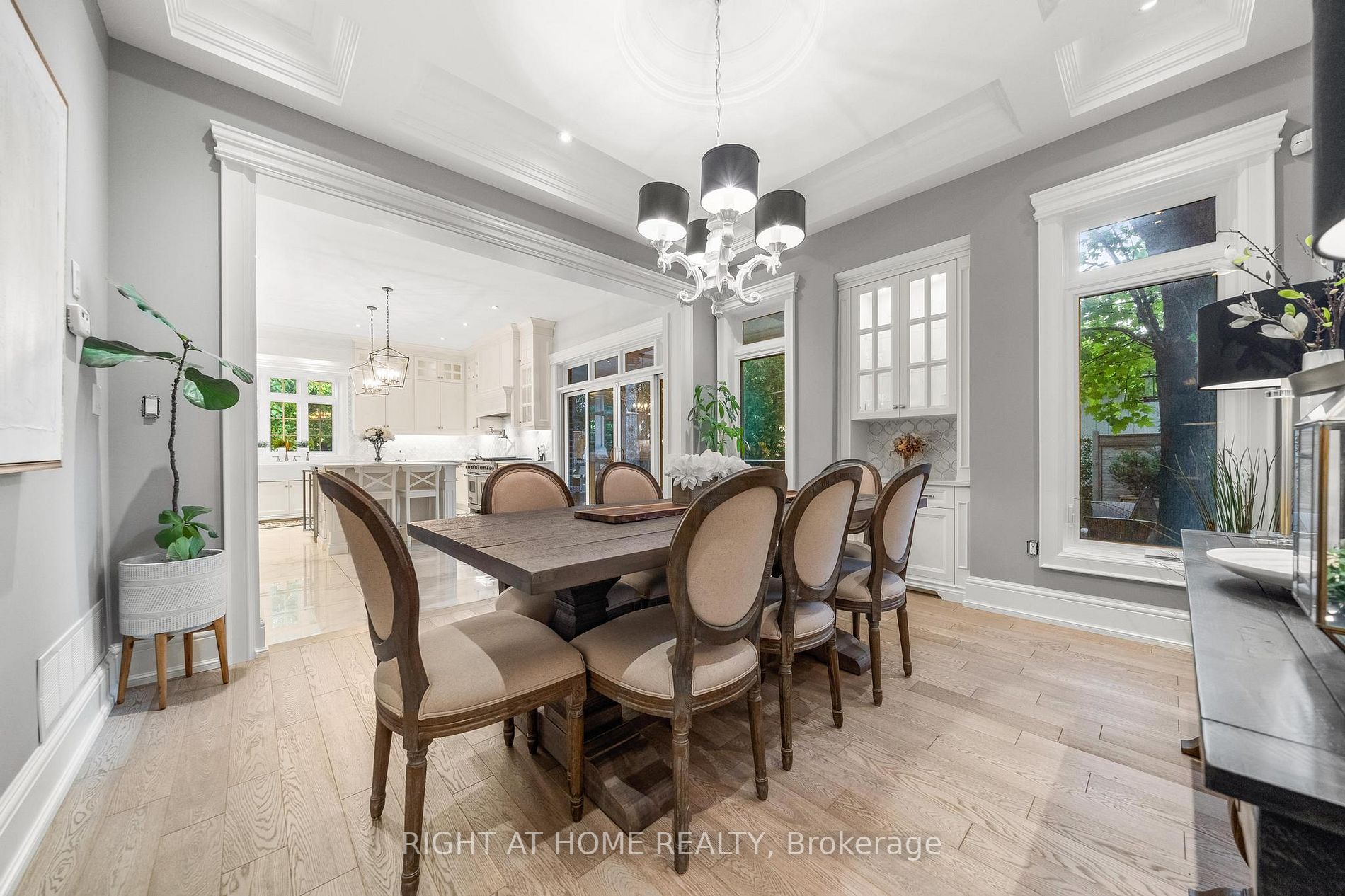 125 Central Dr