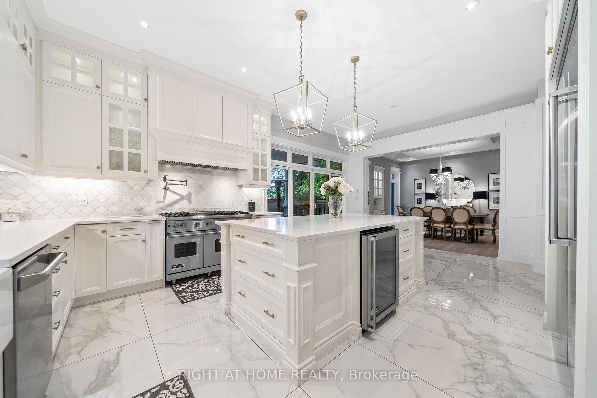 125 Central Dr