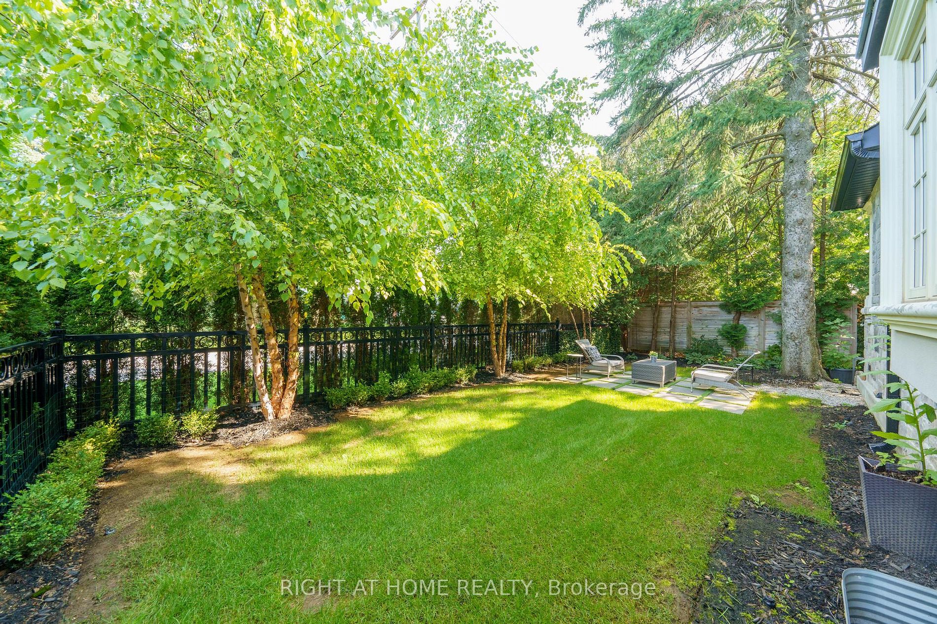 125 Central Dr