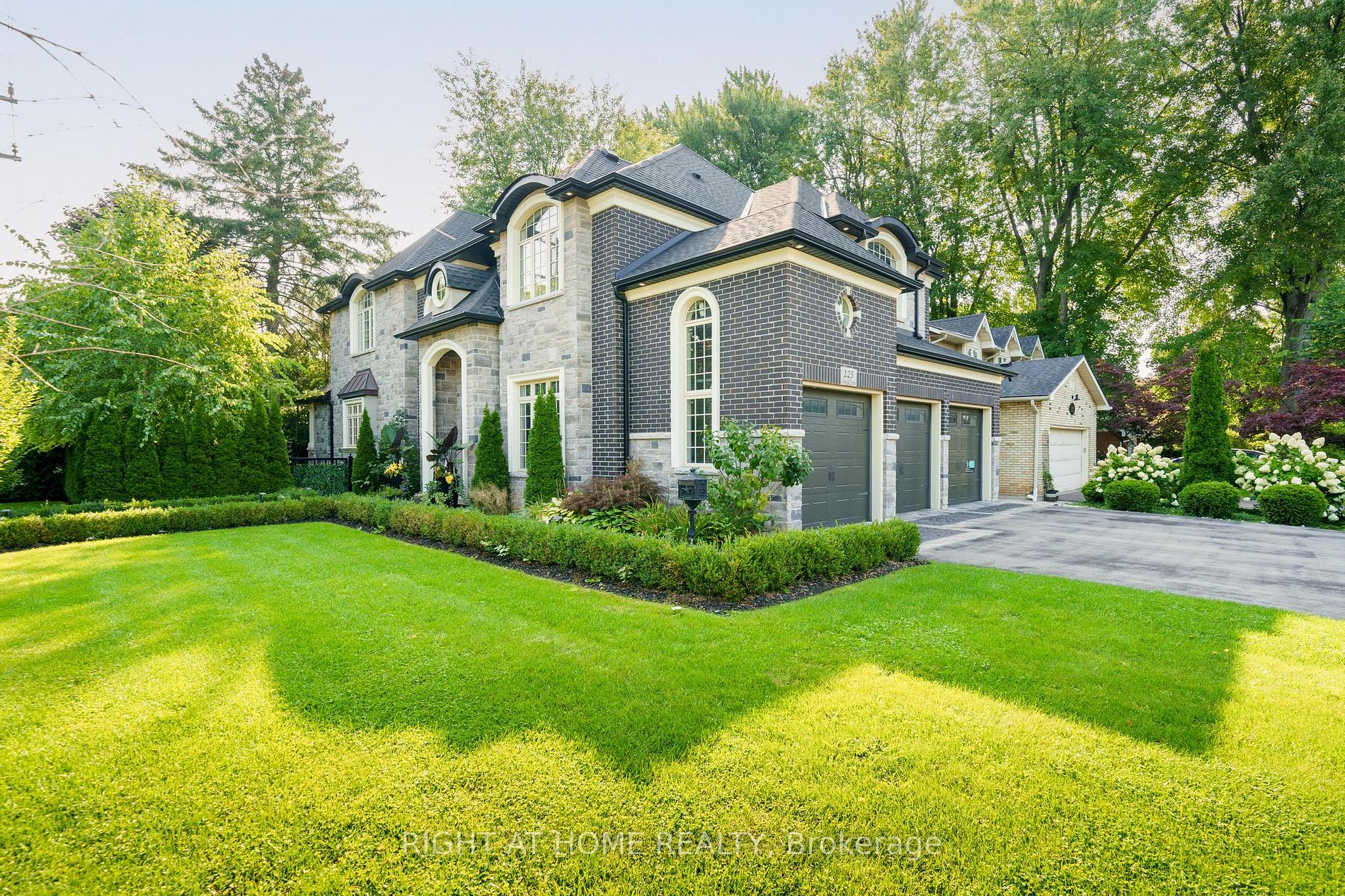 125 Central Dr