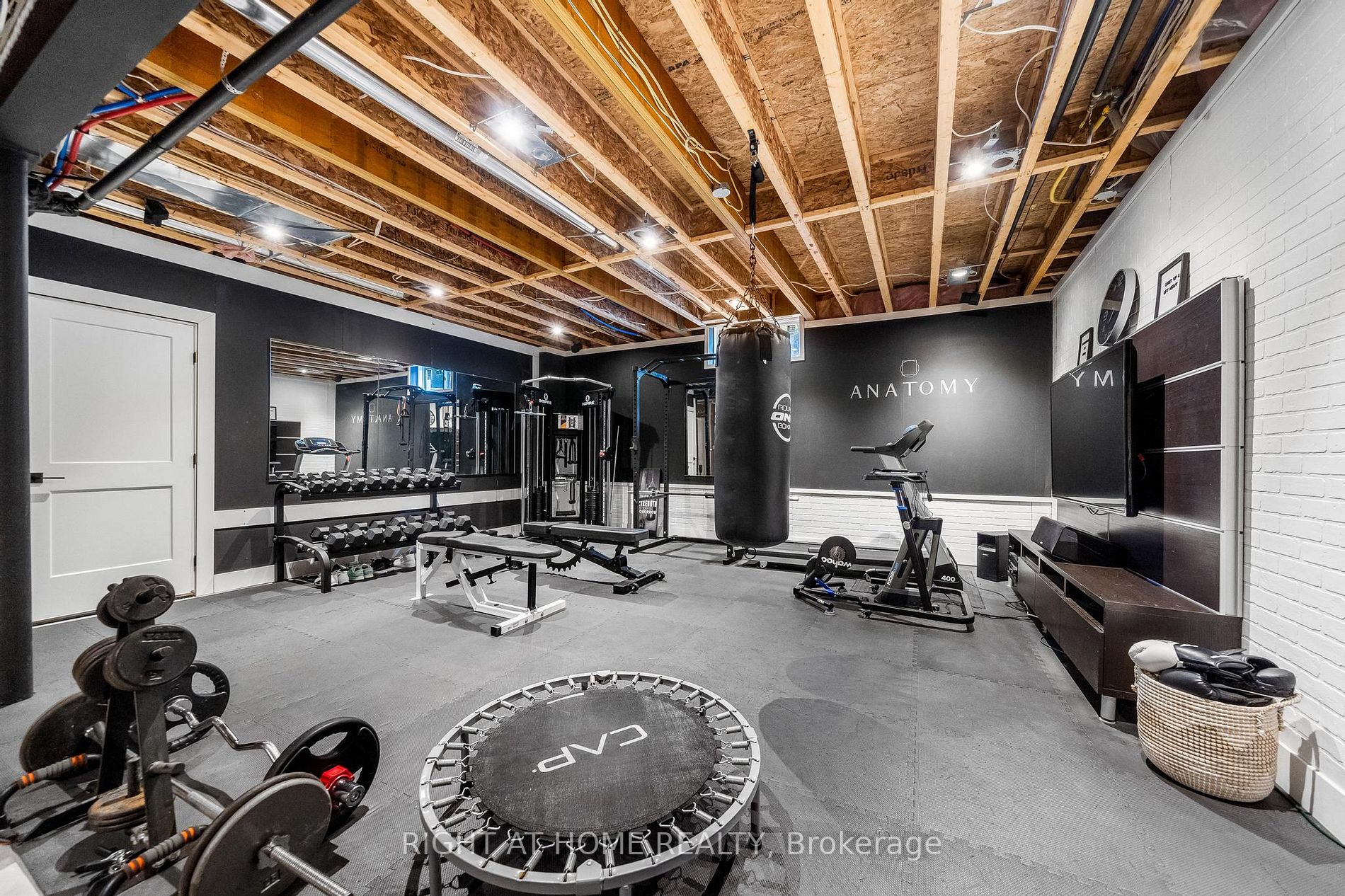 125 Central Dr