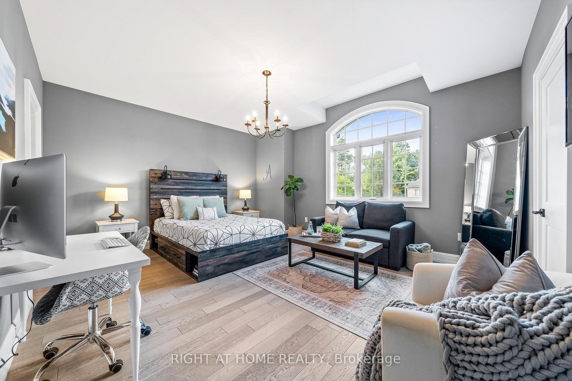 125 Central Dr