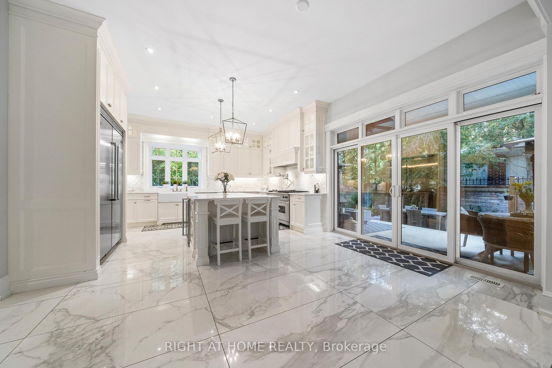 125 Central Dr