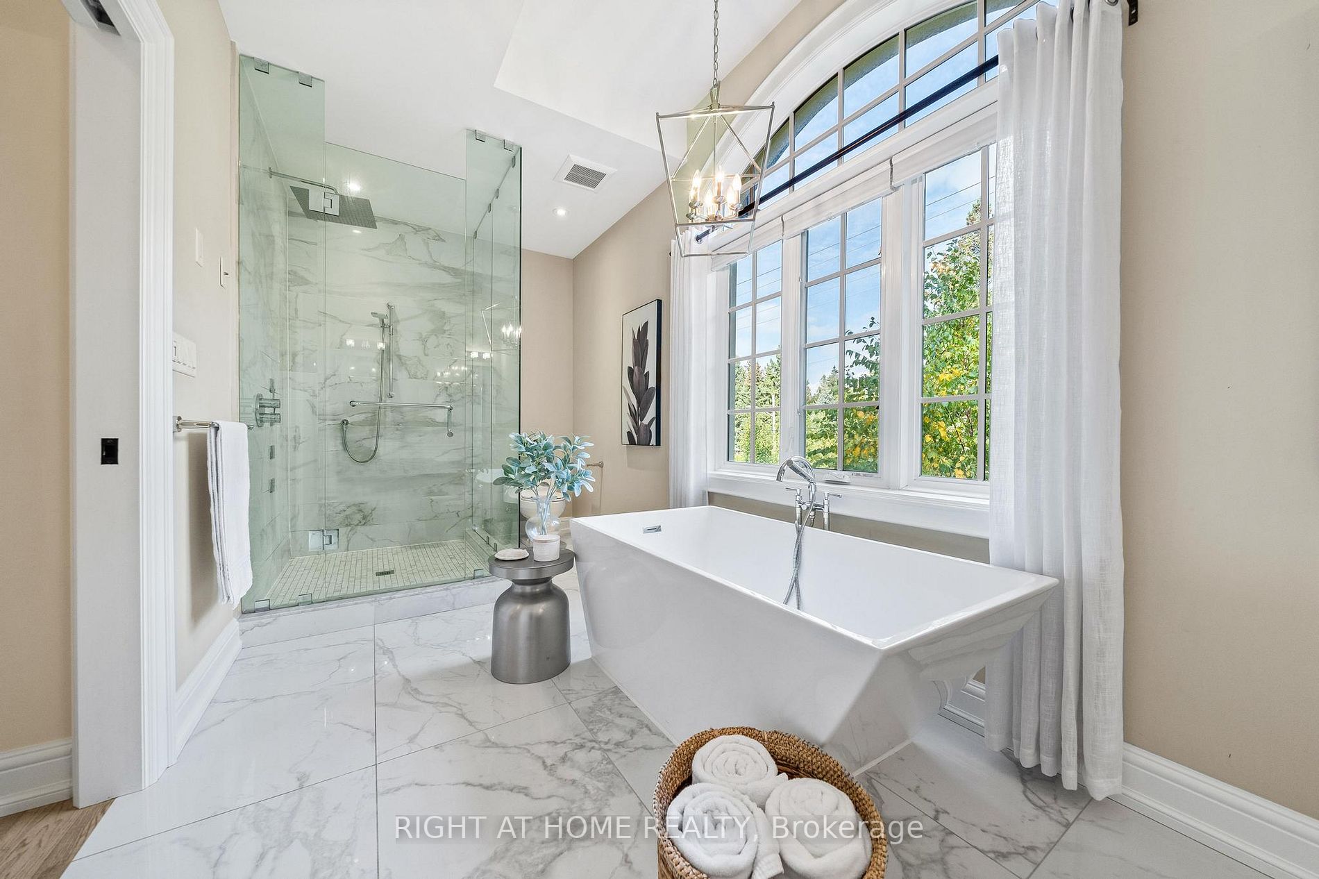 125 Central Dr