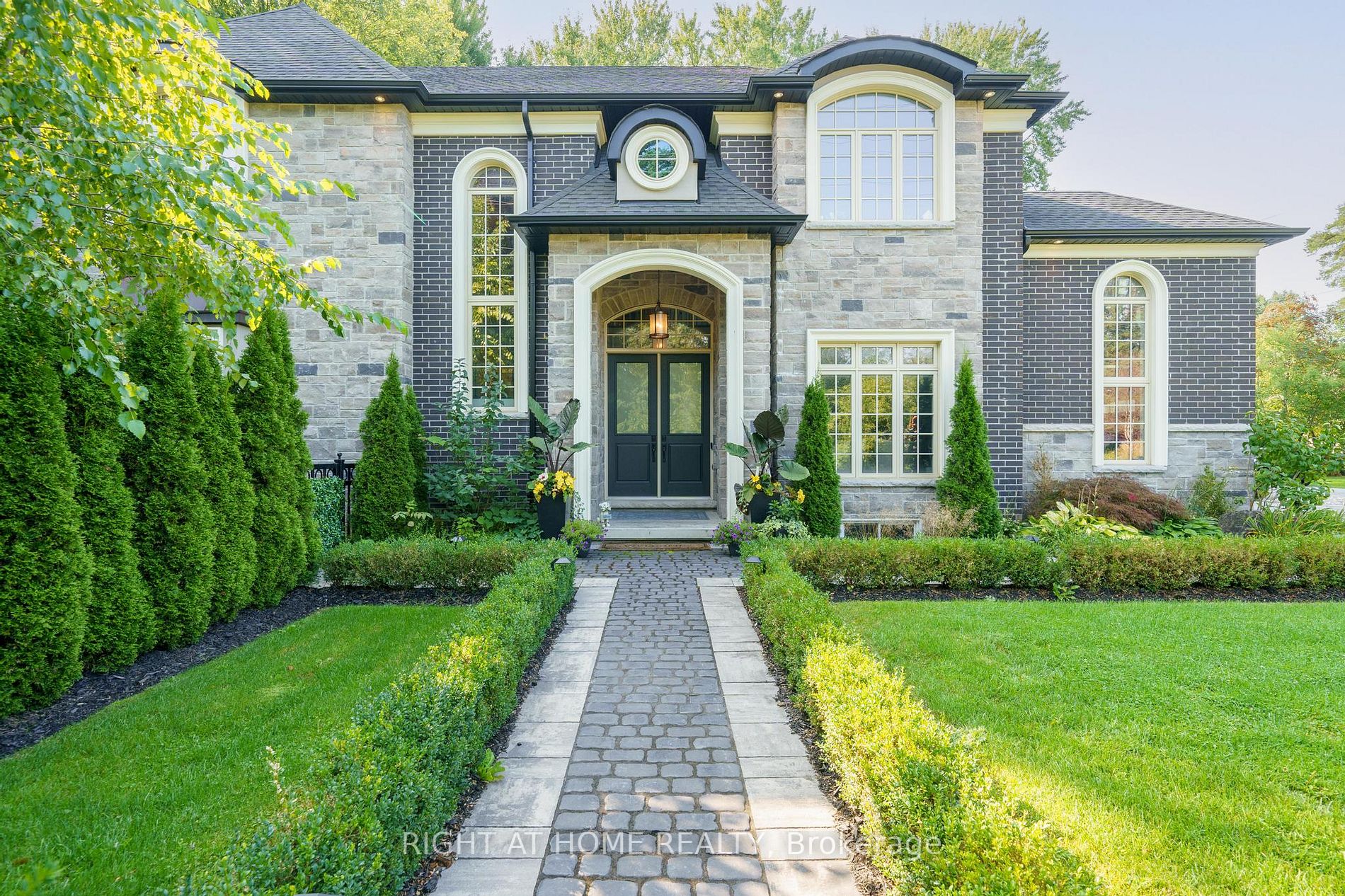 125 Central Dr
