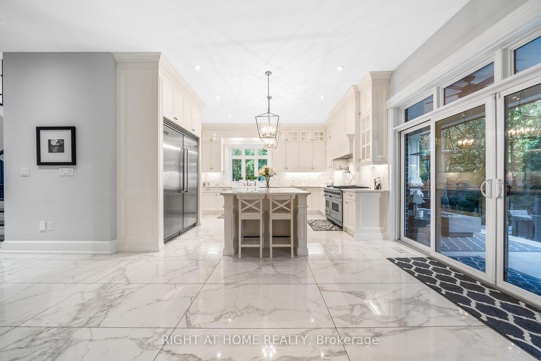 125 Central Dr