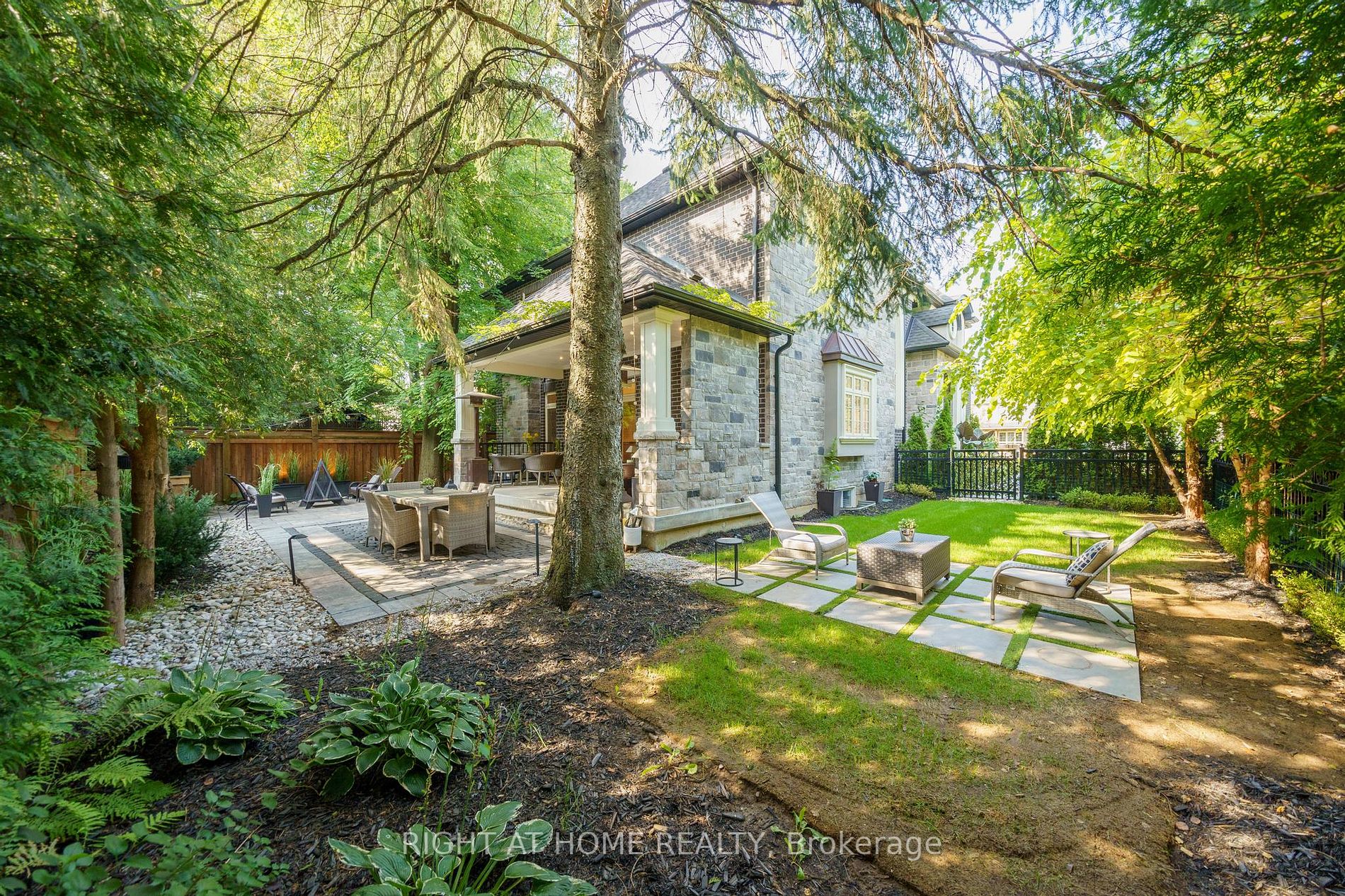 125 Central Dr
