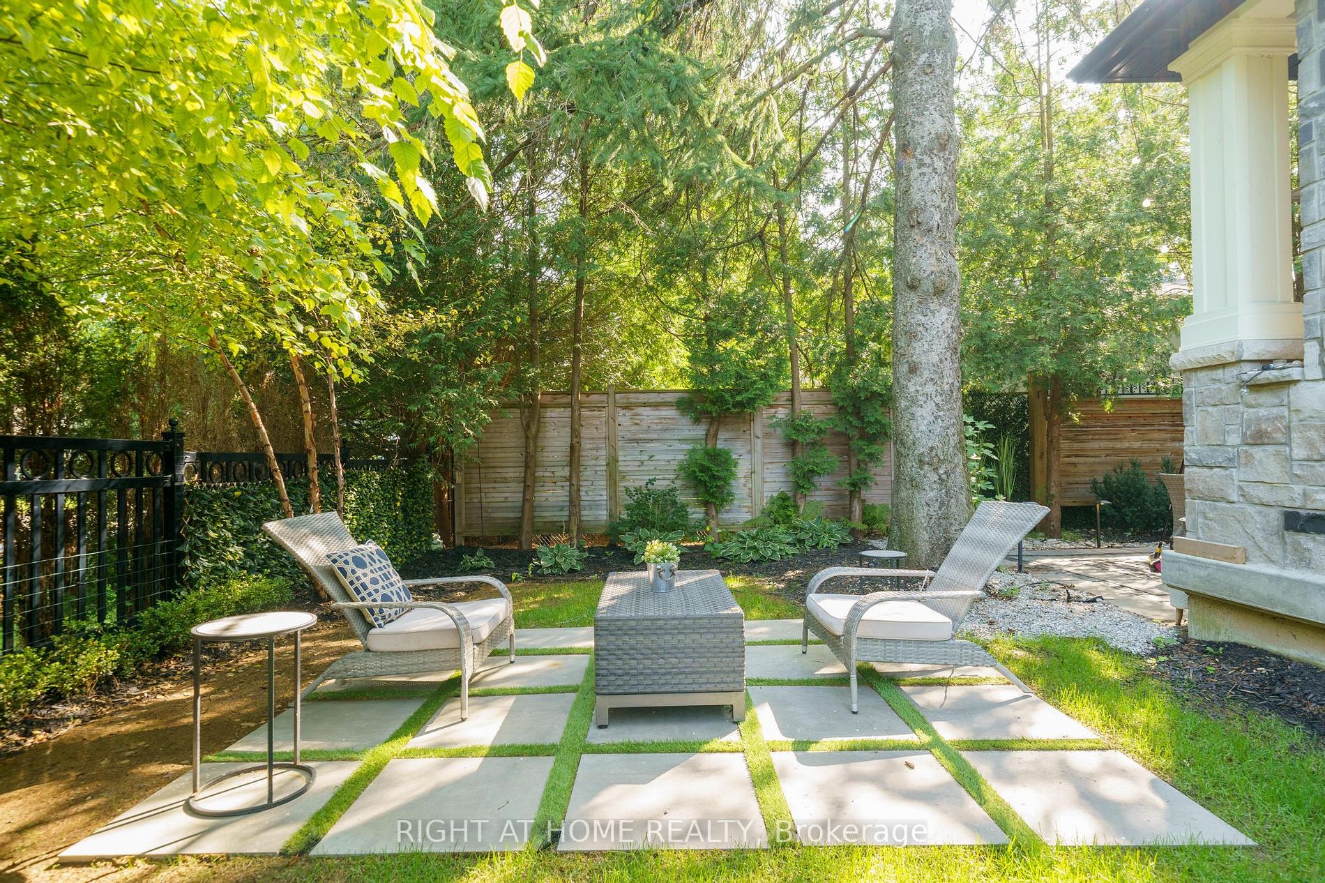 125 Central Dr