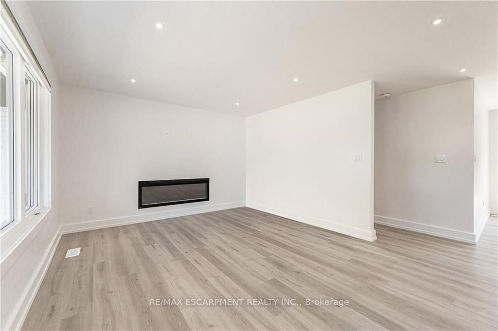 664 HIAWATHA Boulevard, #Upper