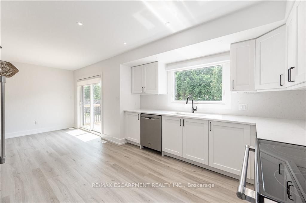 664 HIAWATHA Boulevard, #Upper