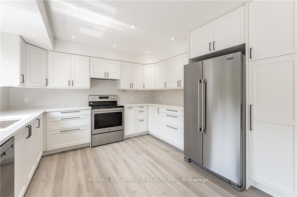 664 HIAWATHA Boulevard, #Upper