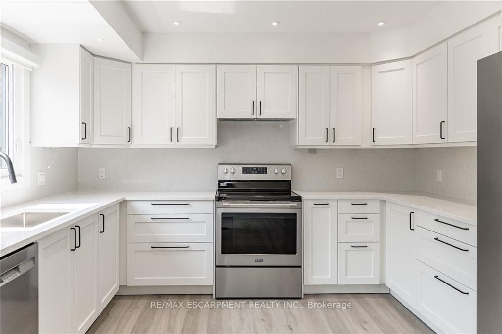 664 HIAWATHA Boulevard, #Upper