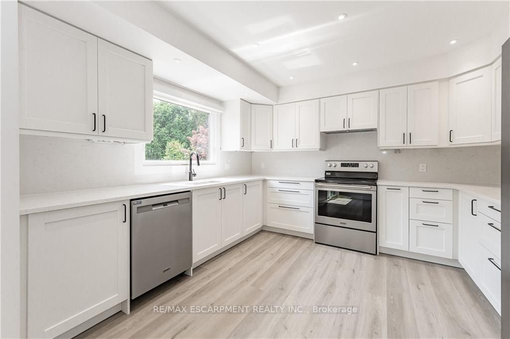 664 HIAWATHA Boulevard, #Upper