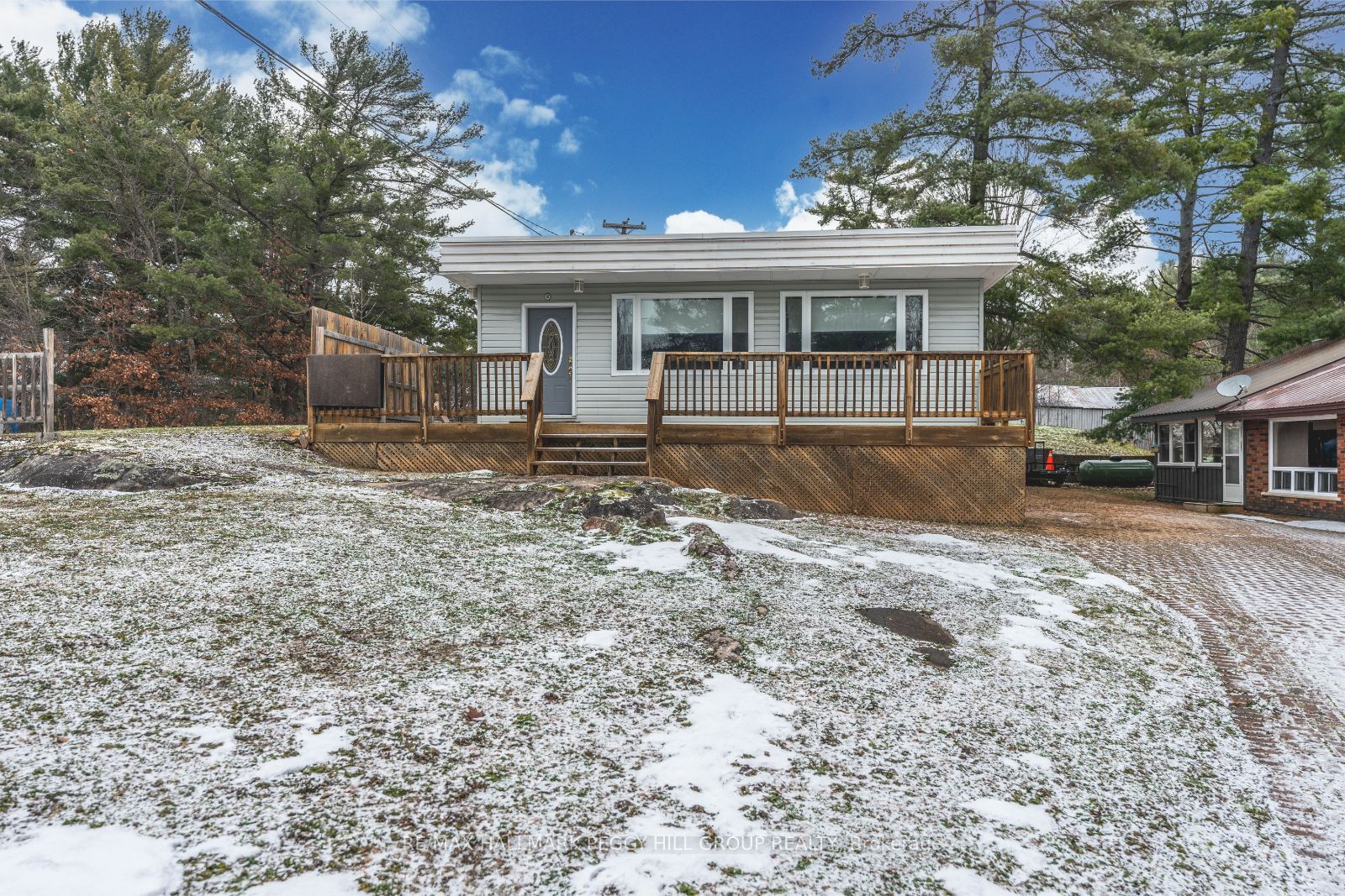 2512 Honey Harbour Rd