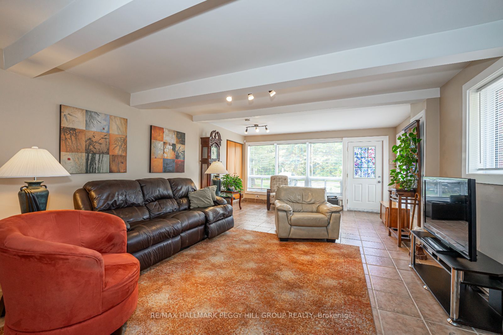 2512 Honey Harbour Rd