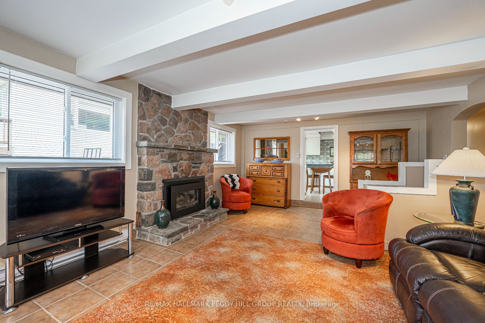 2512 Honey Harbour Rd
