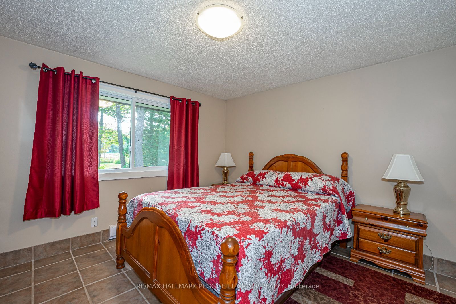 2512 Honey Harbour Rd