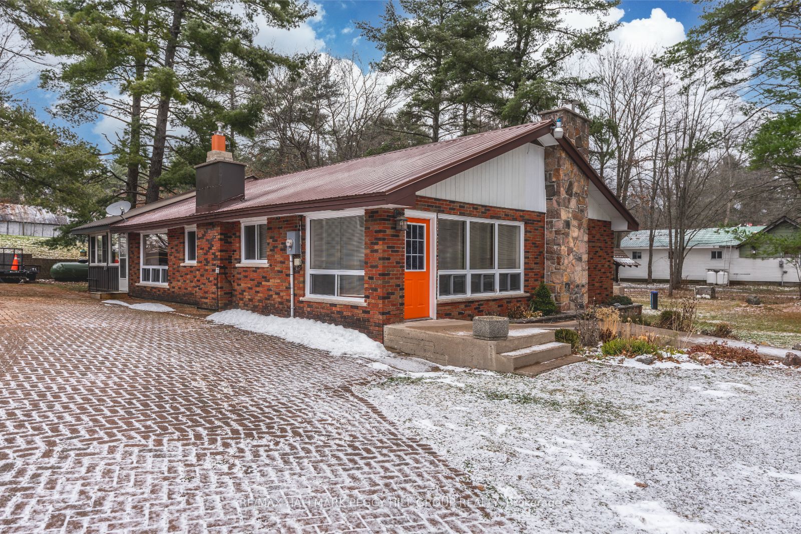2512 Honey Harbour Rd