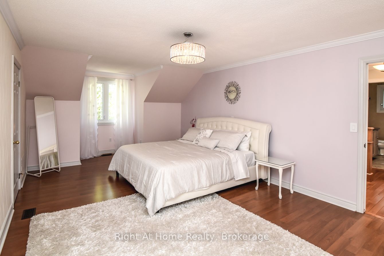 369 Brookview Crt
