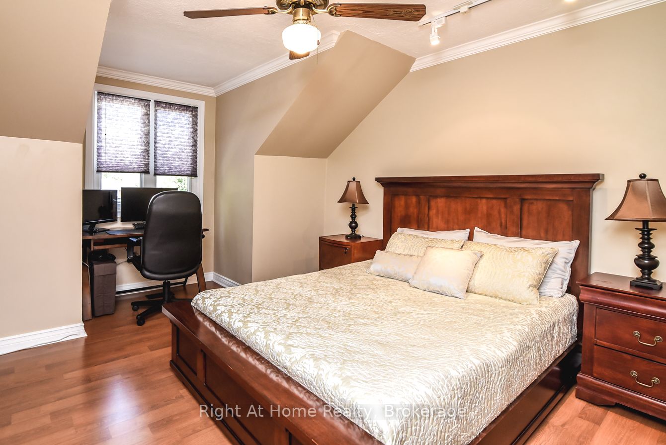 369 Brookview Crt