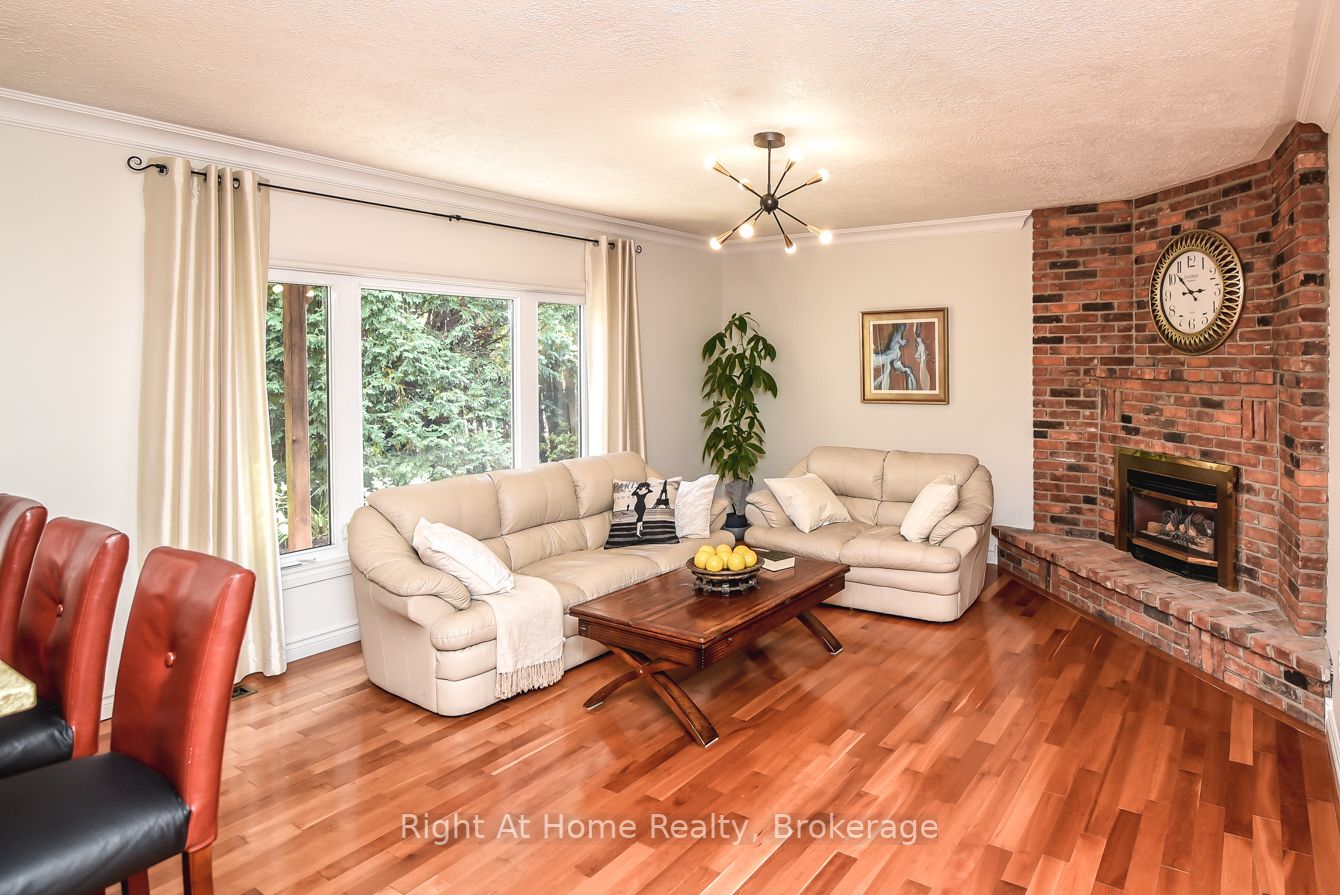 369 Brookview Crt