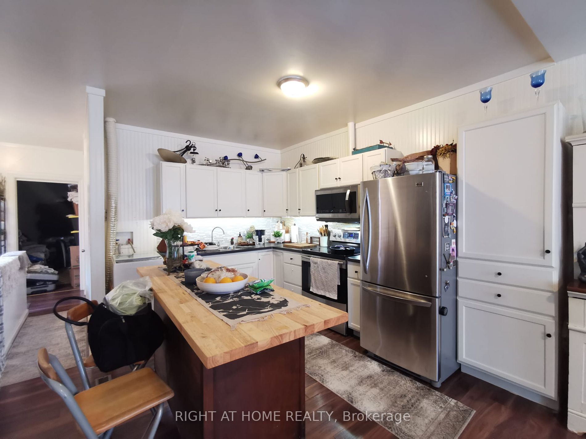 484 King William St