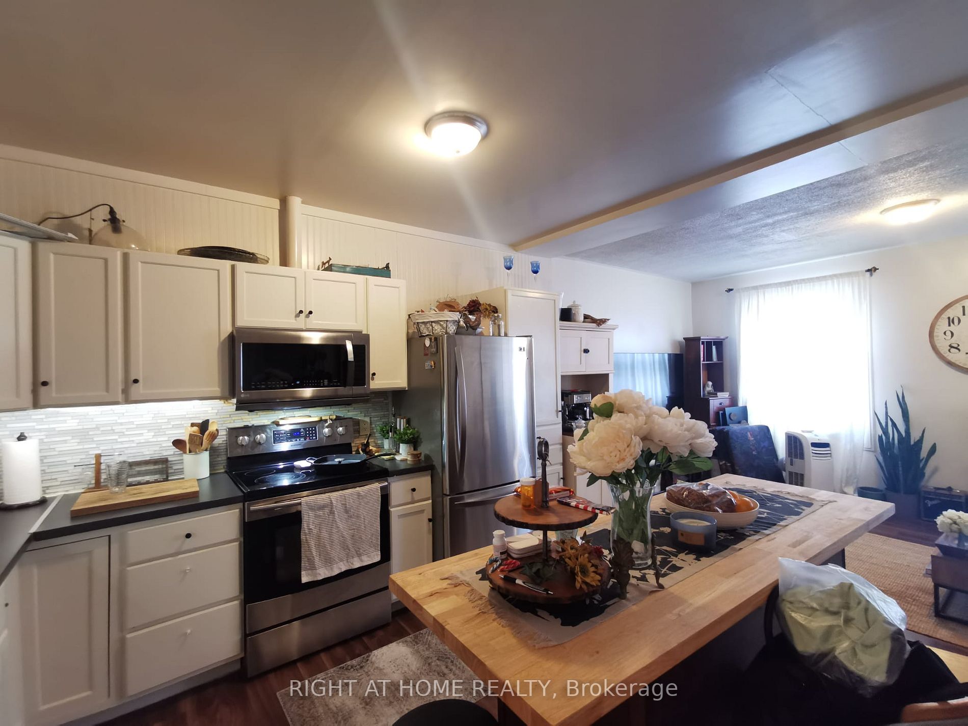 484 King William St