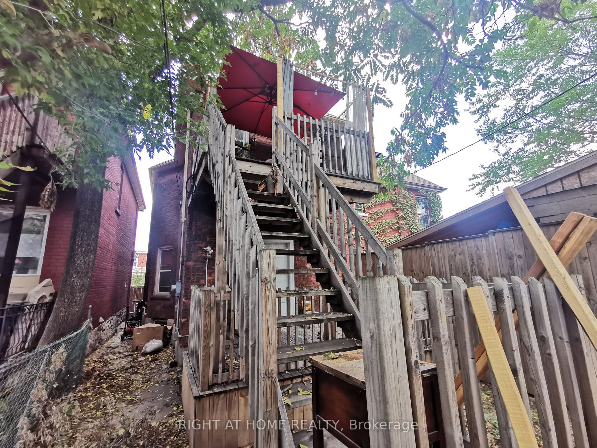 484 King William St